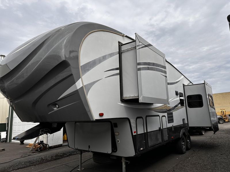 Used 2014 FOREST RIVER WILD CAT Image 2