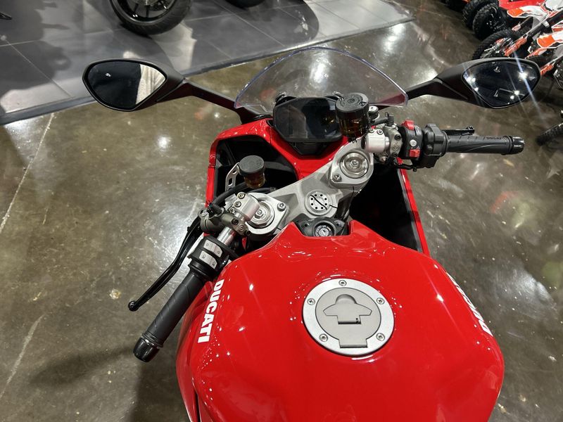 Used 2024 Ducati SUPERSPORT 950 Image 17