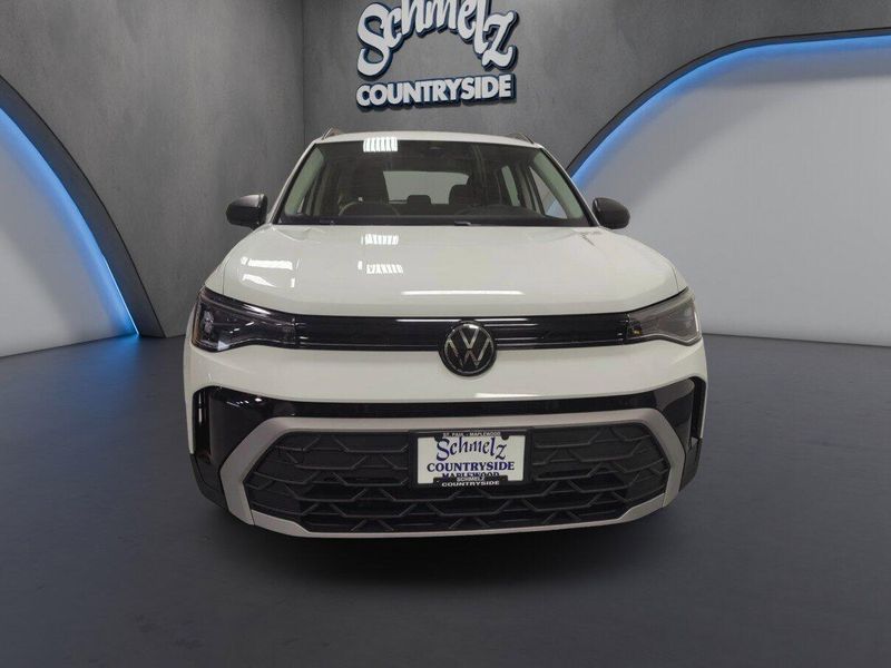 Used 2025 Volkswagen Taos SImage 2