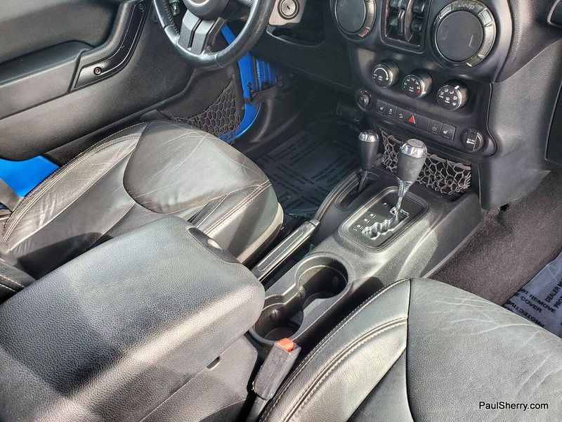 2015 Jeep Wrangler Unlimited SaharaImage 24