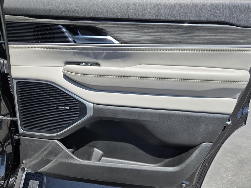 2022 Jeep Wagoneer Series II 4x2