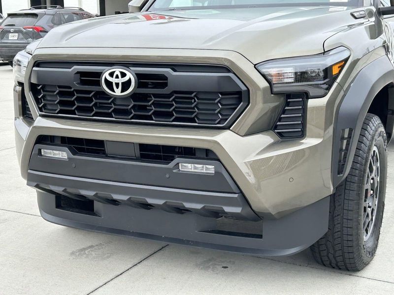 2024 Toyota Tacoma TRD Off Road HybridImage 7