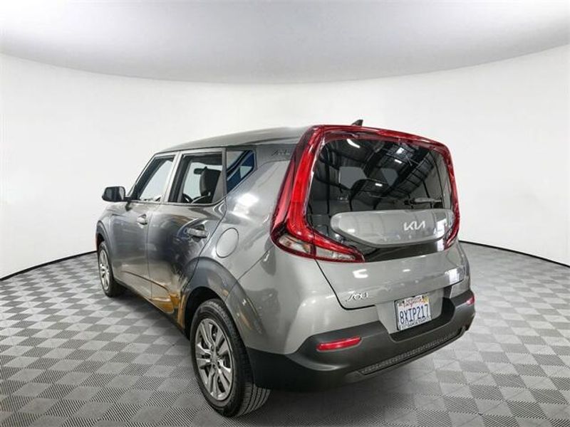Used 2022 Kia Soul LXImage 6