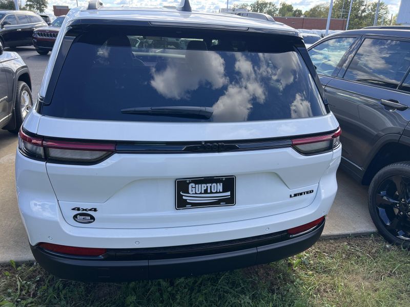 New 2025 Jeep Grand Cherokee Limited 4x4Image 8