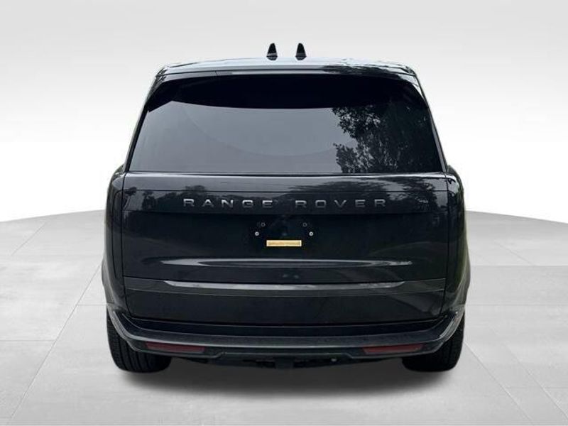 2025 Land Rover Range Rover SE