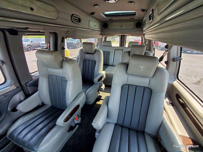 2013 GMC Savana 2500 Image 2