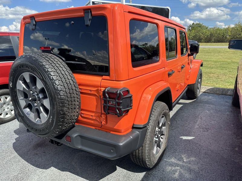 2018 Jeep Wrangler Unlimited SaharaImage 6