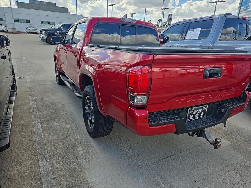 2016 Toyota Tacoma TRD Sport photo 4