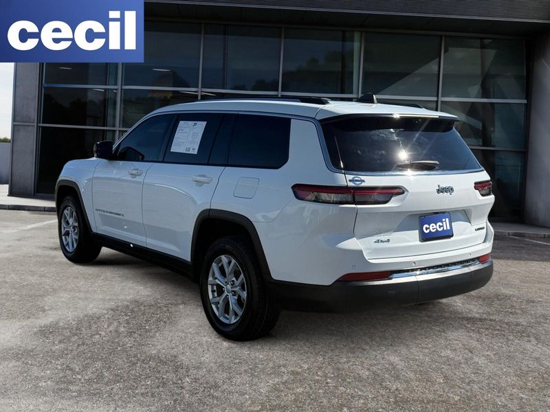 2023 Jeep Grand Cherokee Limited photo 3