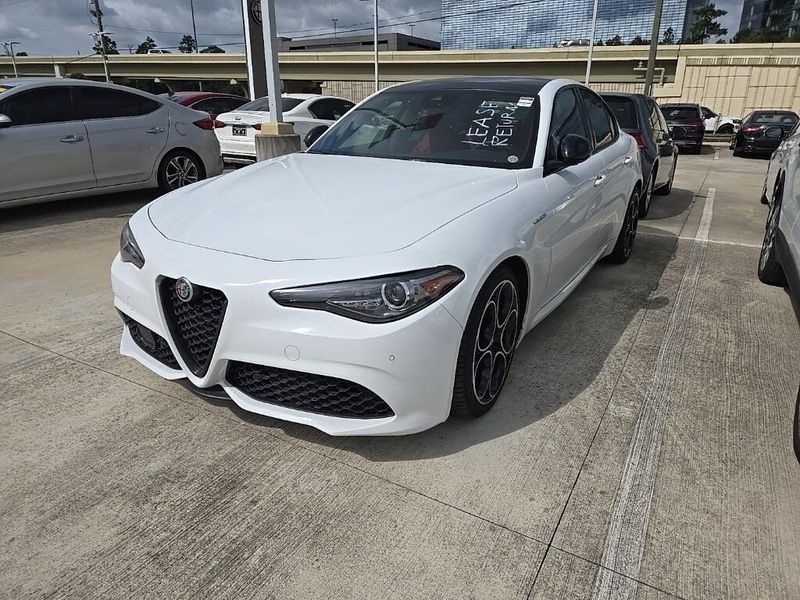 Used 2022 Alfa Romeo Giulia VeloceImage 1
