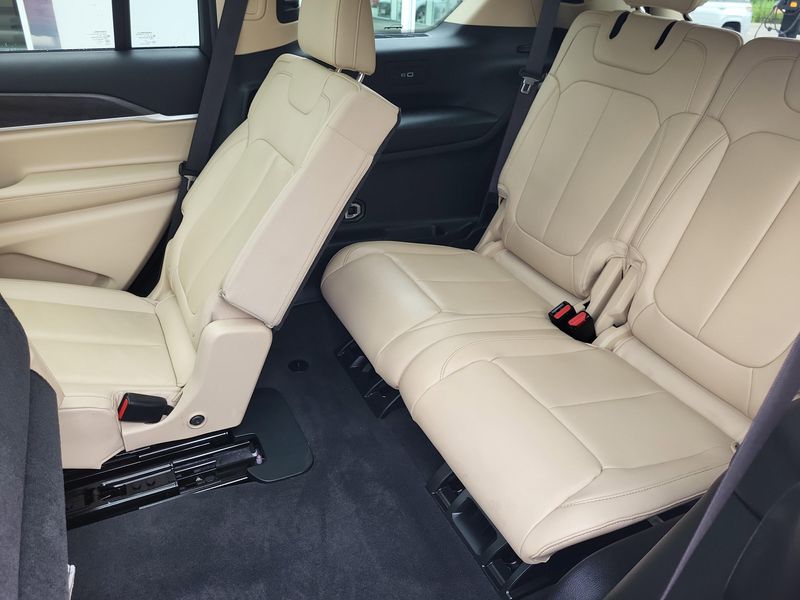 Used 2021 Jeep Grand Cherokee L LimitedImage 10