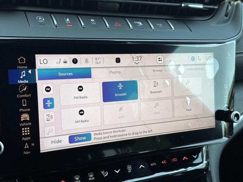 New 2026 Jeep Grand Cherokee Laredo Altitude 4x2
