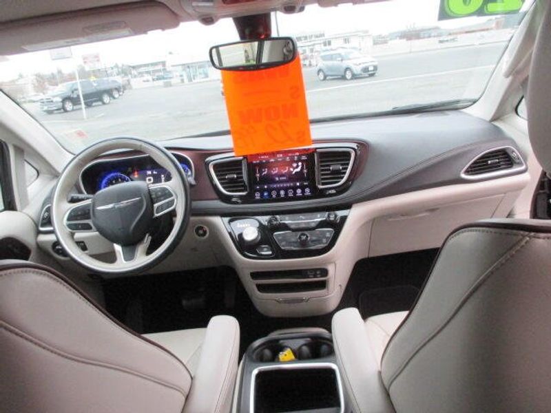 Used 2020 Chrysler Pacifica LimitedImage 31