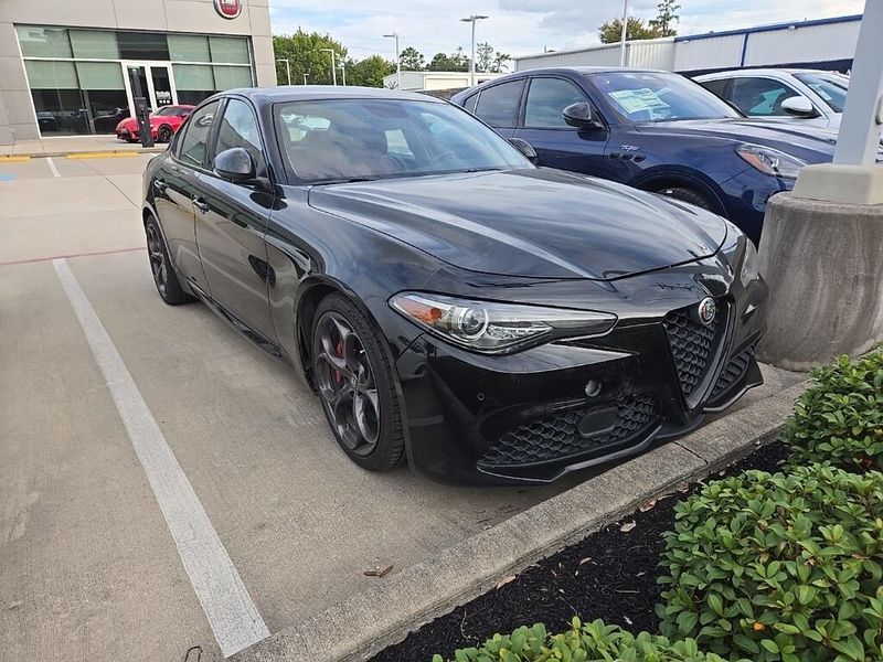Used 2019 Alfa Romeo Giulia Ti SportImage 2