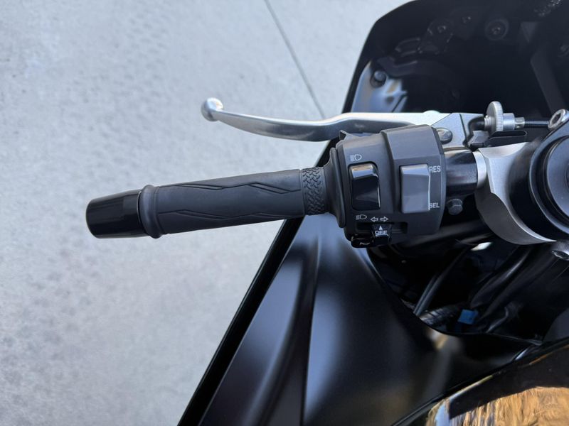 Used 2023 Yamaha YZF R7 Image 9