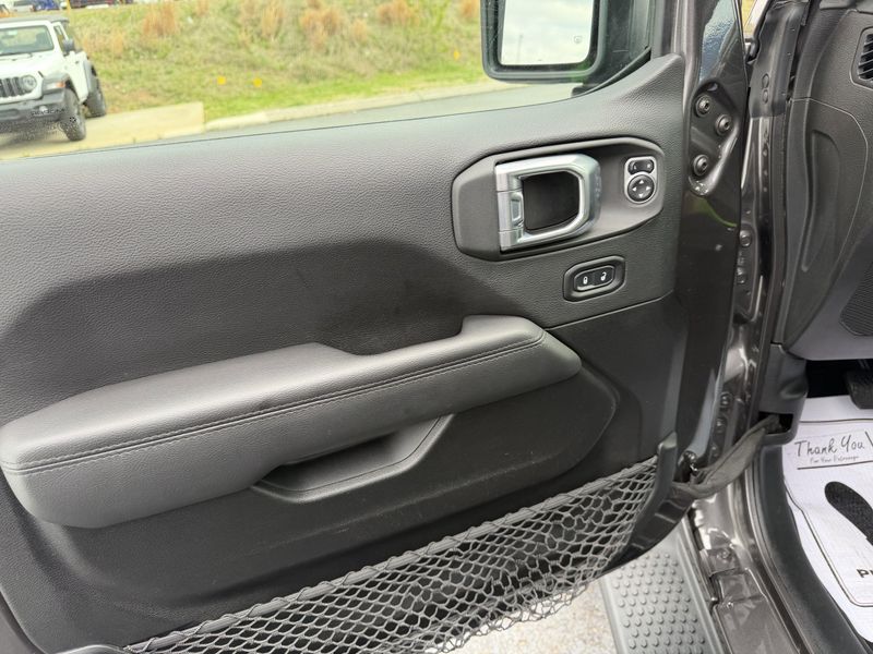 Used 2021 Jeep Wrangler Unlimited Sahara AltitudeImage 23