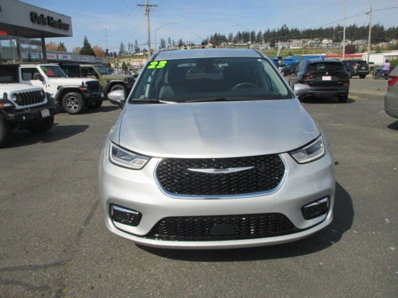 2023 Chrysler Pacifica Touring LImage 3