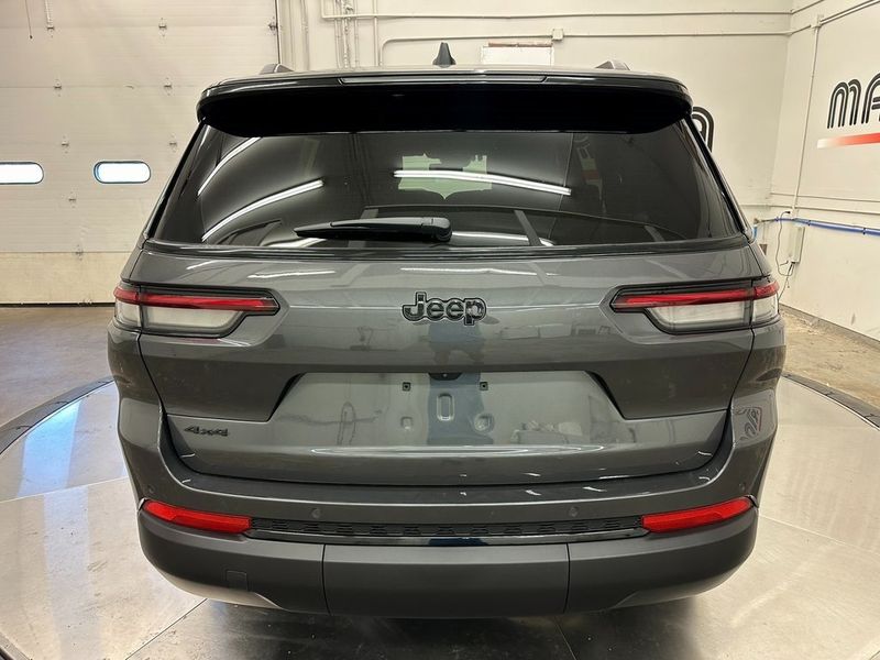 2024 Jeep Grand Cherokee L Altitude X 4x4Image 9