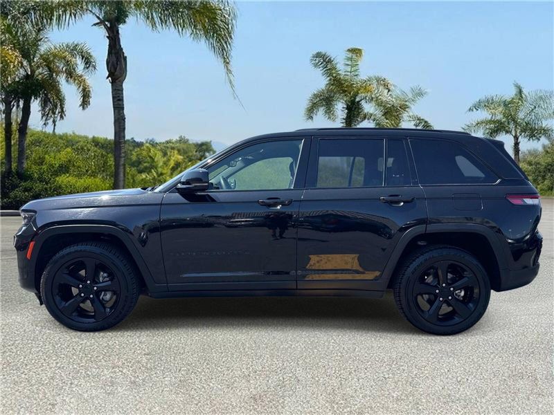 Used 2023 Jeep Grand Cherokee Altitude 4x4