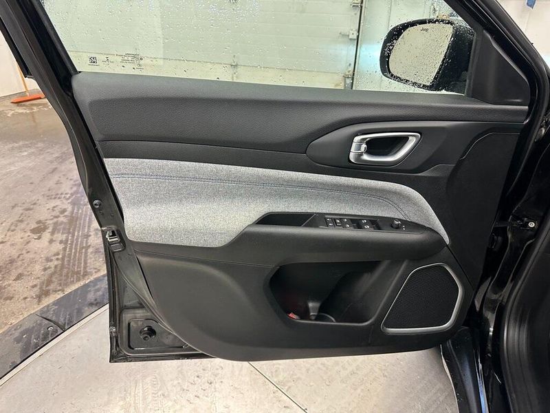2022 Jeep Compass LatitudeImage 17