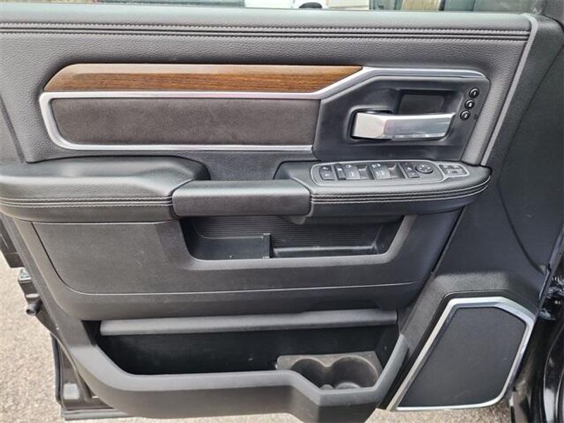 2024 RAM 3500 LaramieImage 23