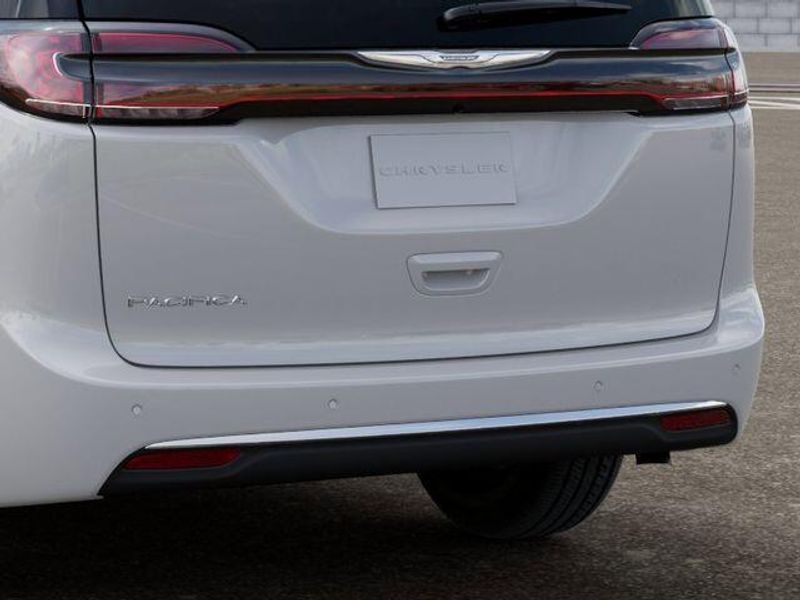 New 2026 Chrysler Pacifica SelectImage 13