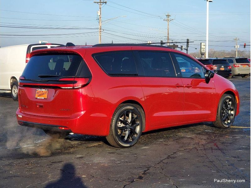 New 2026 Chrysler Pacifica Limited