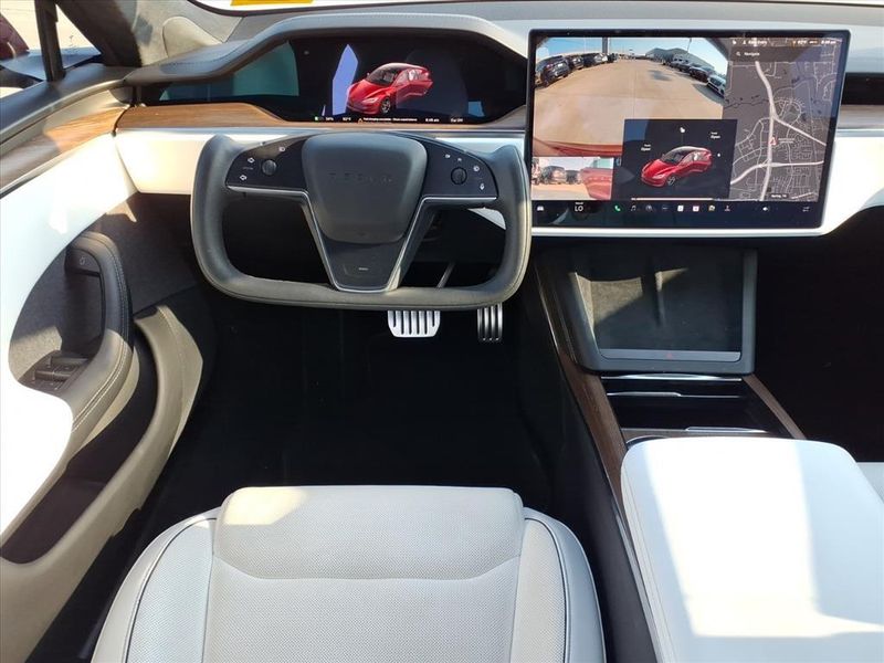 Used 2022 Tesla Model S PlaidImage 4