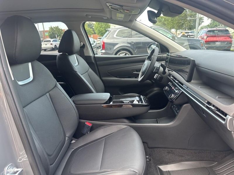 Used 2025 Hyundai Tucson LimitedImage 16