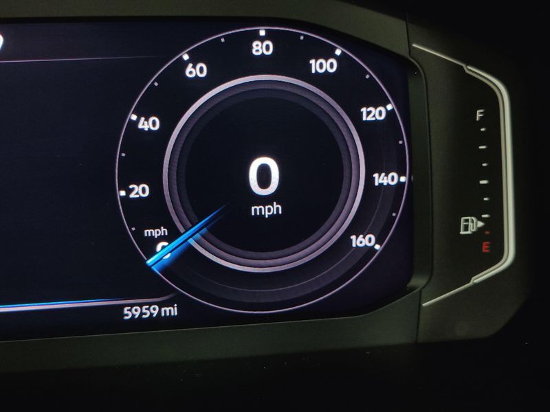 Used 2024 Volkswagen Tiguan AWD SEL R-Line w/Sunroof/NavImage 35