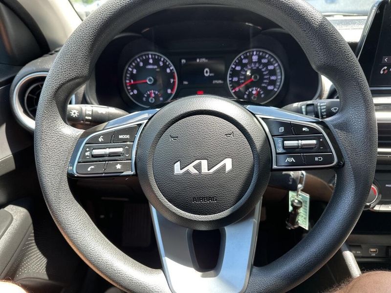 Used 2022 Kia Forte LXSImage 32