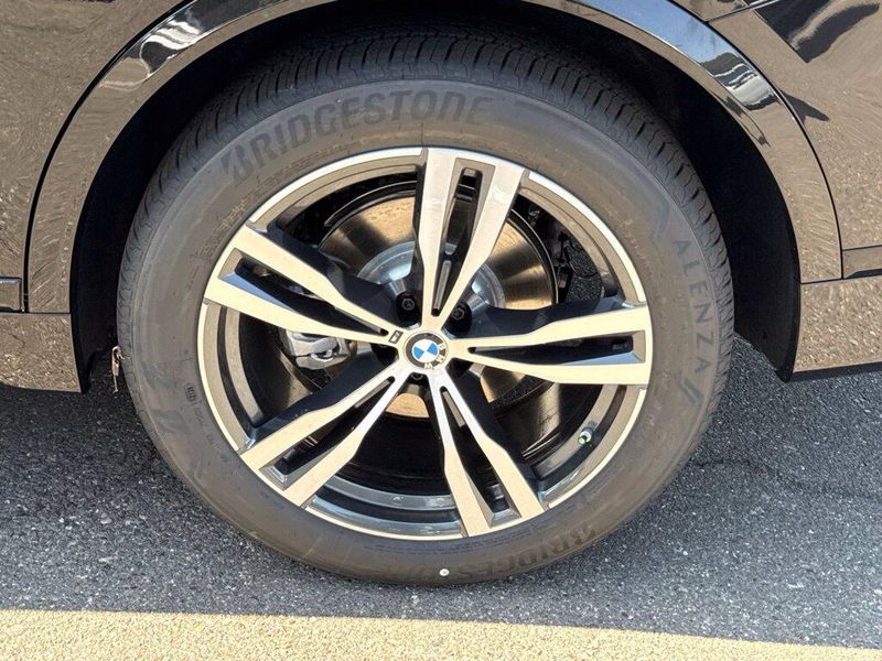 New 2027 BMW X7 xDrive40iImage 14