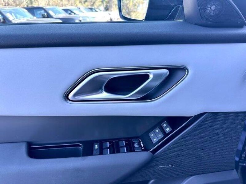Used 2025 Land Rover Range Rover Velar Dynamic SE