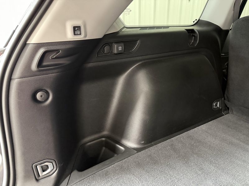 Used 2023 Jeep Grand Cherokee LaredoImage 9