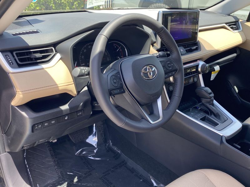 2025 Toyota RAV4 XLEImage 13