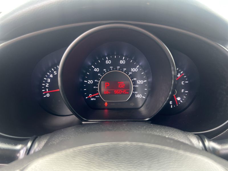 2016 Kia Soul BaseImage 8