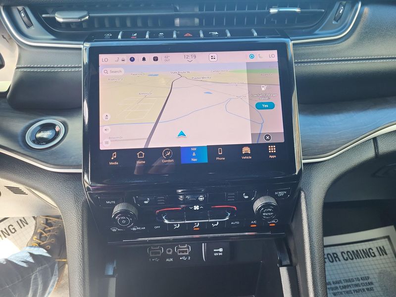 Used 2024 Jeep Grand Cherokee L LimitedImage 6