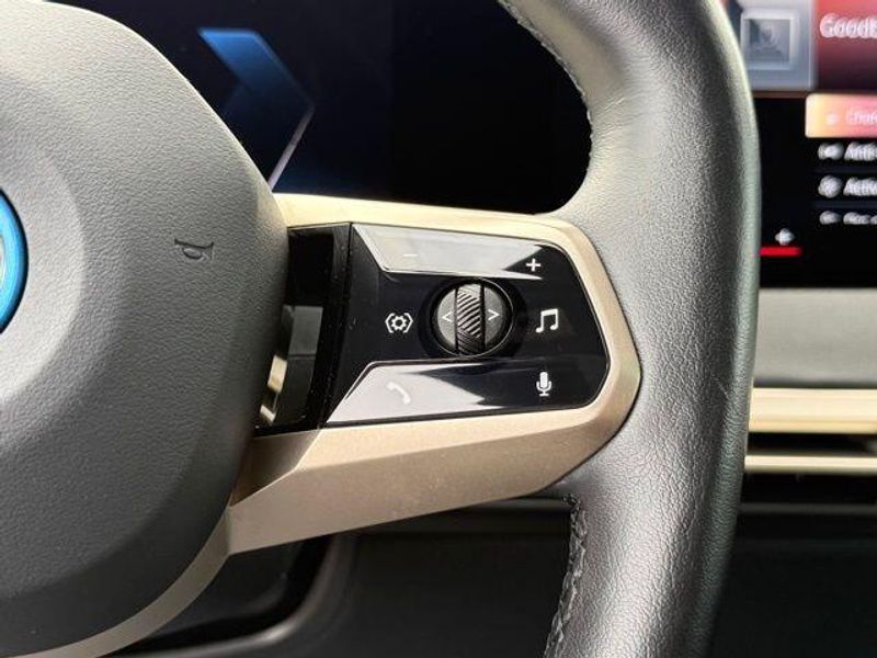 Used 2023 BMW iX xDrive50Image 25