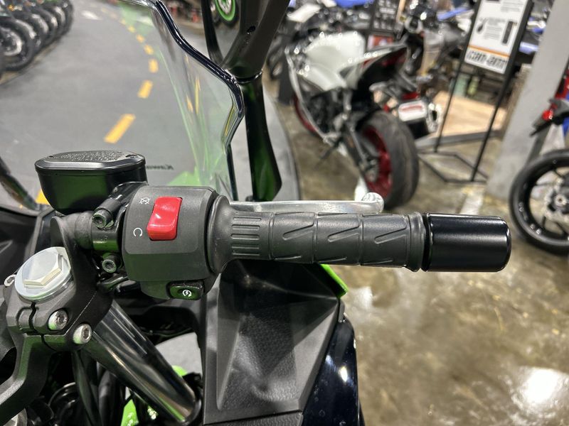 2024 Kawasaki NINJA 500 KRT EDITION SE ABS  in a LIME GREEN/EBONY exterior color. Del Amo Motorsports of Redondo Beach (424) 390-7811 delamomotorsports.com 