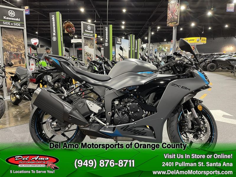 2025 Kawasaki NINJA ZX-6R ABS Image 3