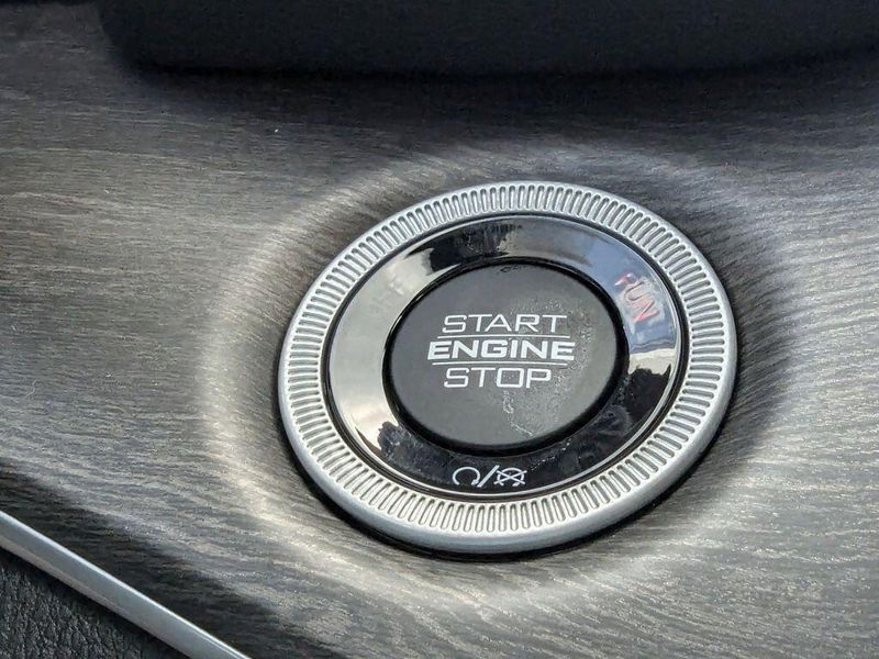 New 2024 Jeep Grand Cherokee L Limited 4x2Image 32