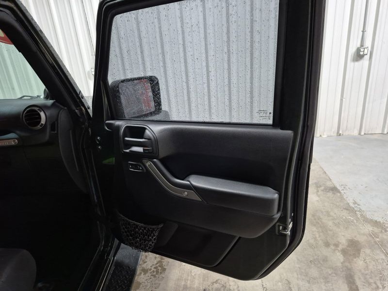2011 Jeep Wrangler Unlimited SportImage 11