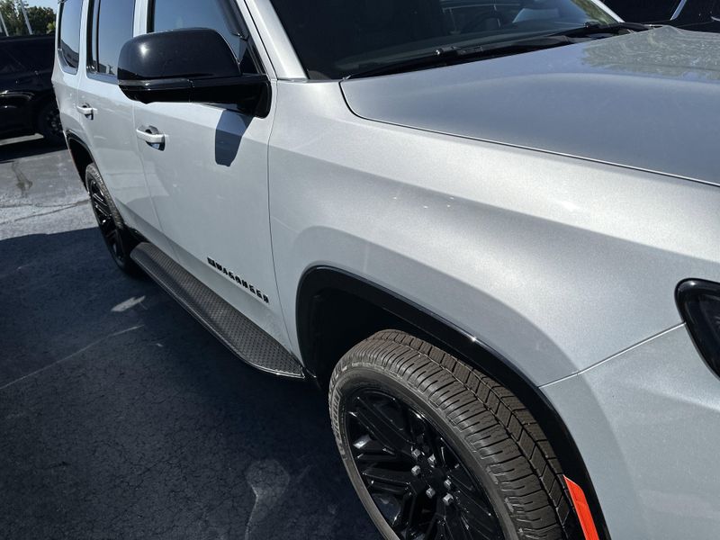 2023 Jeep Wagoneer Series CarbideImage 4