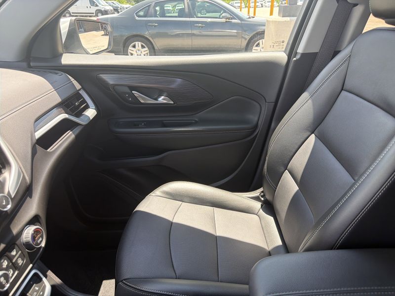 Used 2024 GMC Terrain SLTImage 47