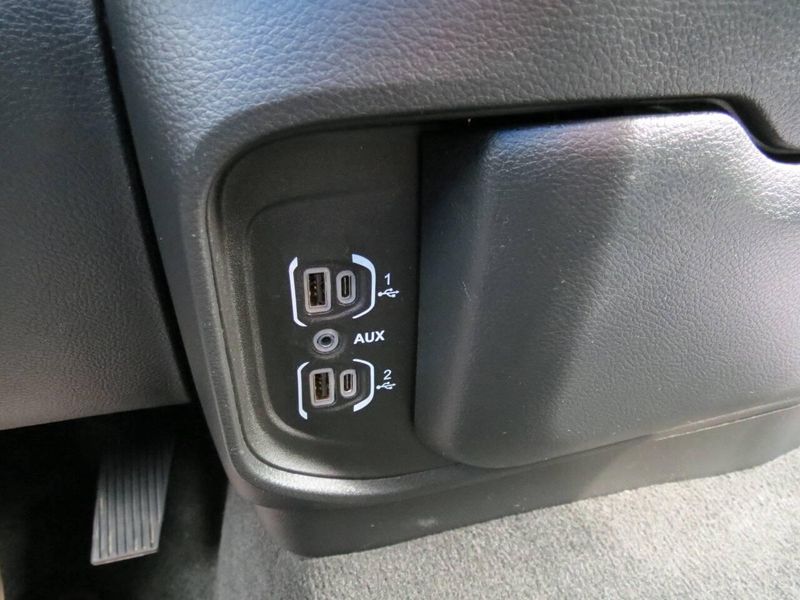 Used 2023 RAM 1500 Big Horn 4x4 4dr Crew Cab 5.6 ft. SB PickupImage 30