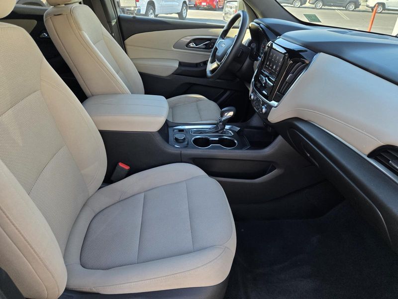 Used 2023 Chevrolet Traverse FWD 4dr LS w/1LS