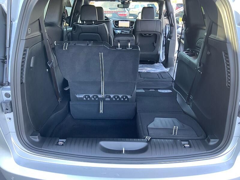 2026 Chrysler Pacifica Limited photo 23