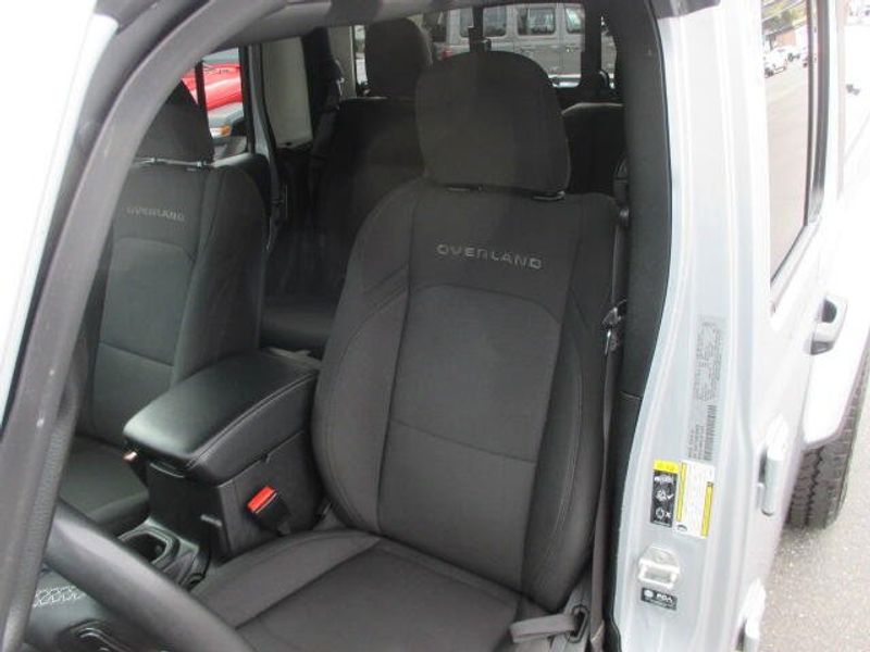 Used 2023 Jeep Gladiator OverlandImage 13