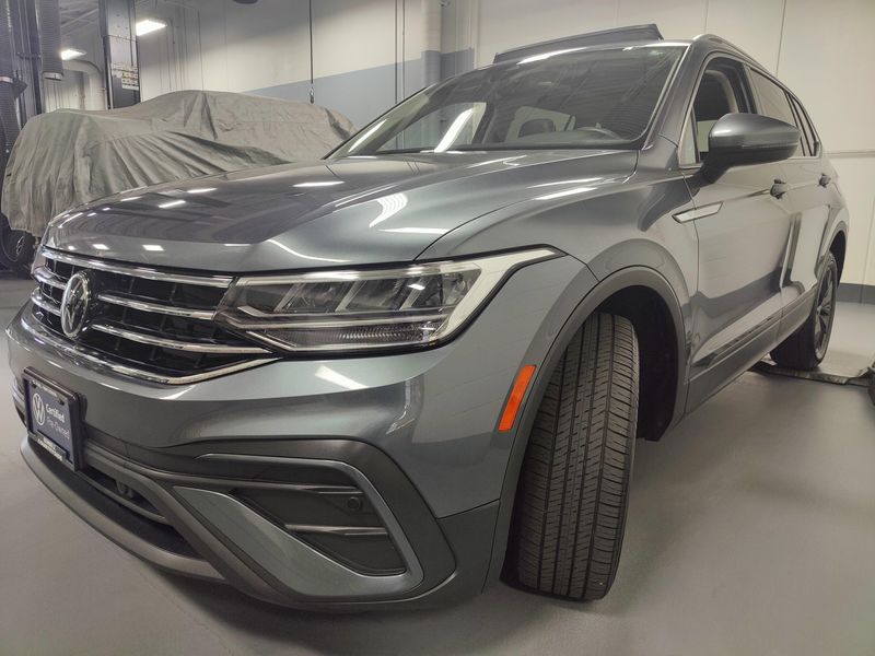 Used 2022 Volkswagen Tiguan SE AWD w/SunroofImage 10
