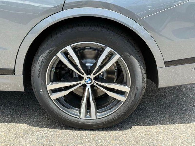 New 2027 BMW X7 xDrive40iImage 13